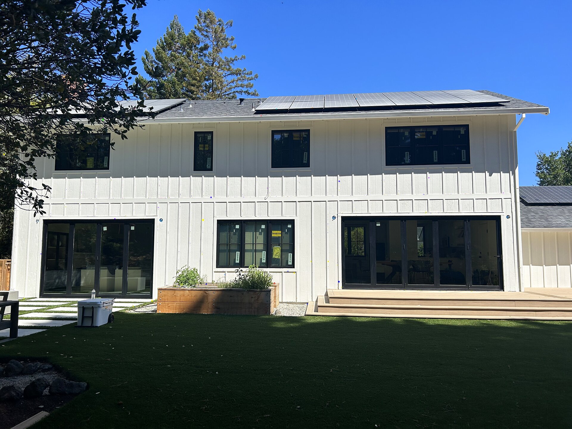 Exterior windows Tiburon